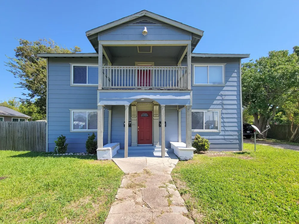 711 Avenue A #2 La Marque, TX 77568