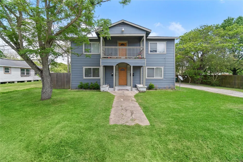 711 Avenue A #2 La Marque, TX 77568