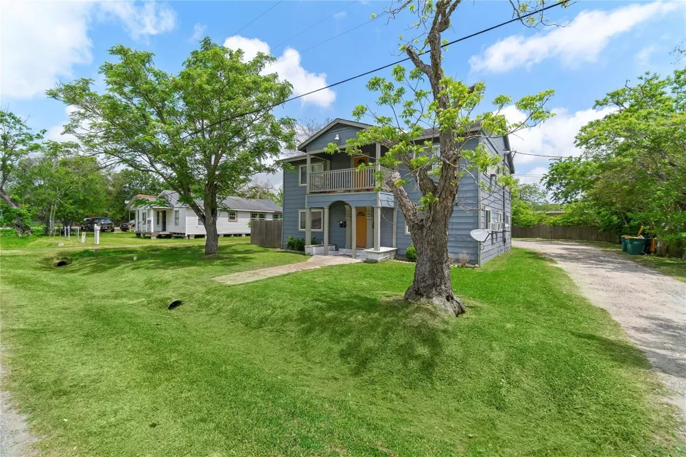 711 Avenue A #2 La Marque, TX 77568