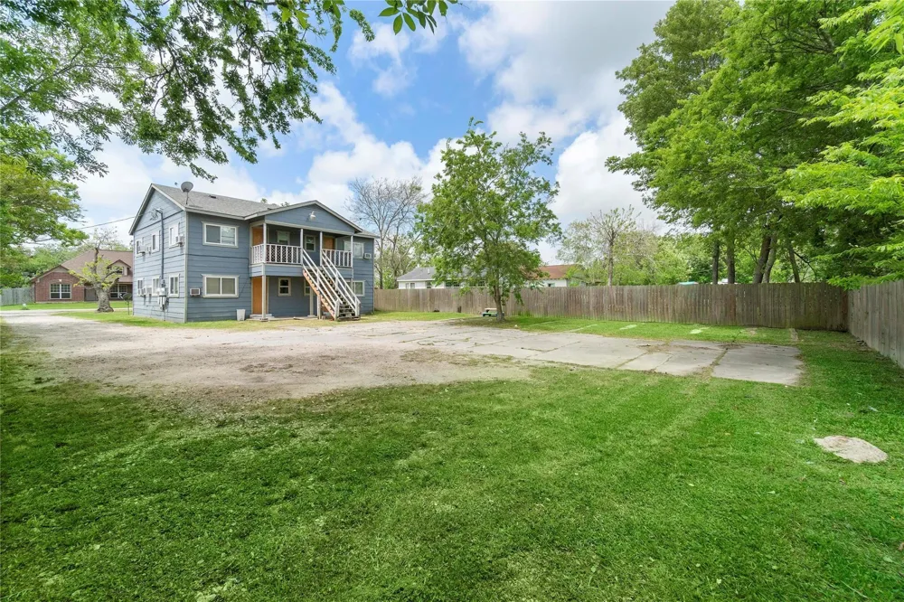 711 Avenue A #2 La Marque, TX 77568