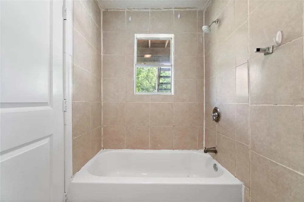 711 Avenue A #2 La Marque, TX 77568