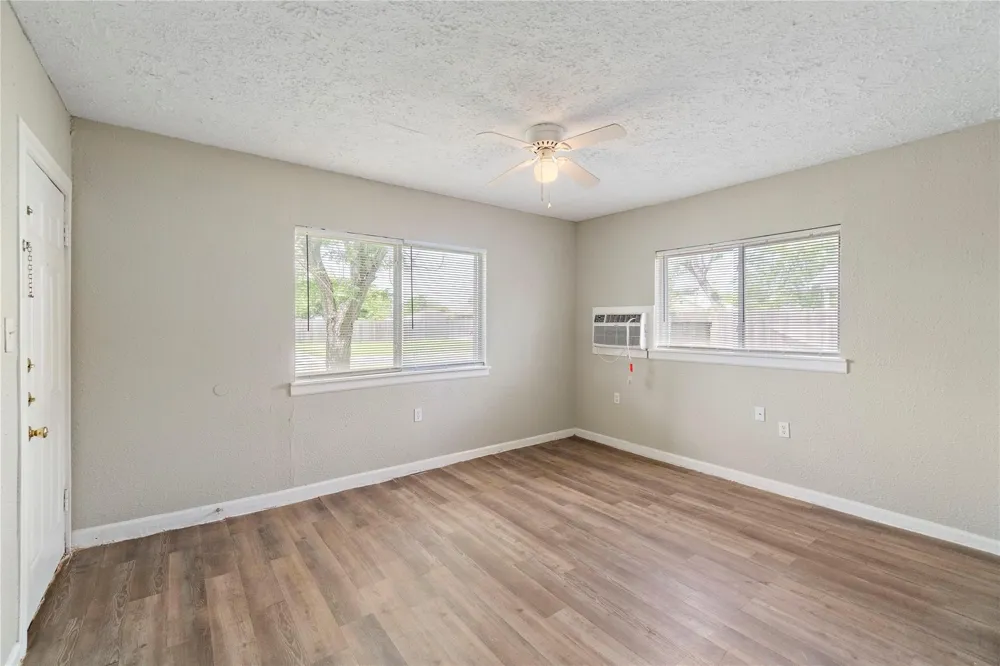711 Avenue A #2 La Marque, TX 77568
