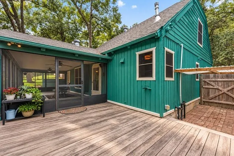 132 Paradise Valley Conroe, TX 77304