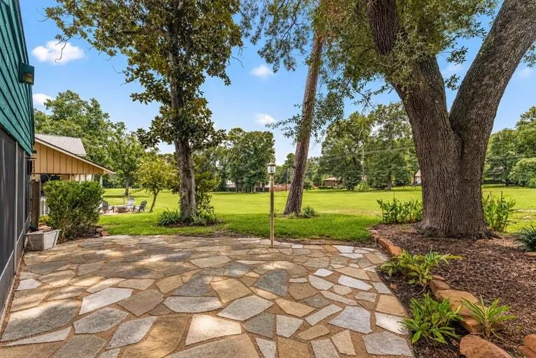 132 Paradise Valley Conroe, TX 77304
