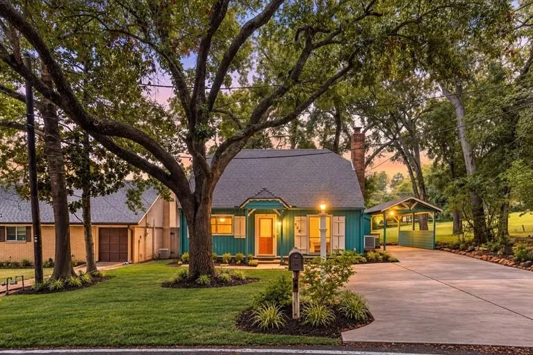 132 Paradise Valley Conroe, TX 77304