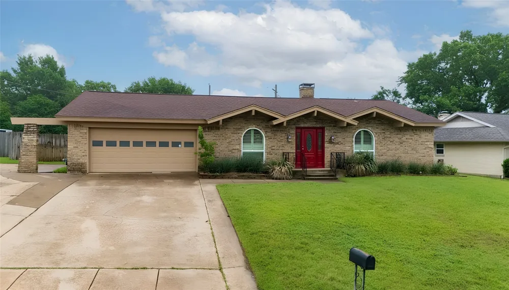 6316 Tosca Drive Haltom City, TX 76180