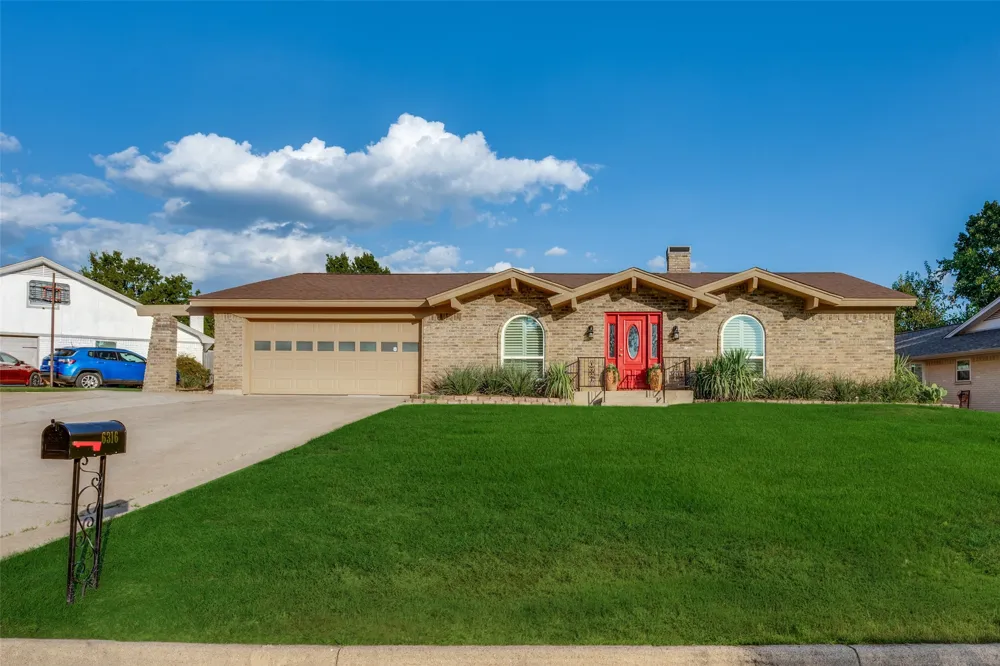 6316 Tosca Drive Haltom City, TX 76180
