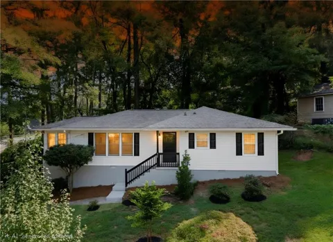 220 Woods Drive NE