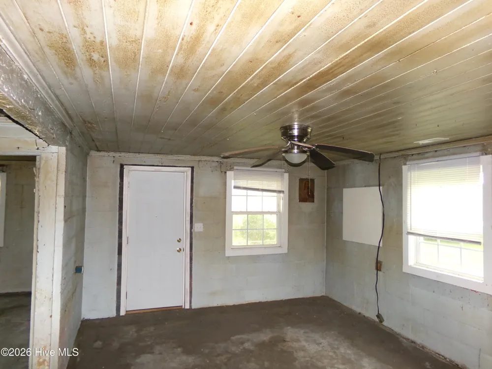 2862 E White Pond Road Fairmont, NC 28340