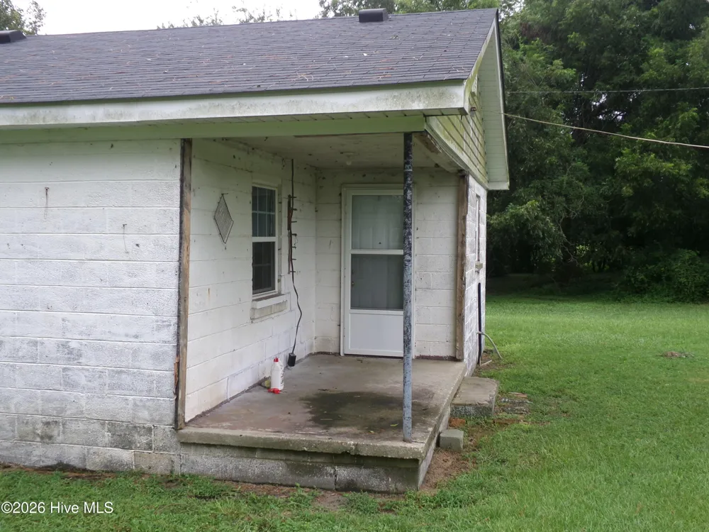 2862 E White Pond Road Fairmont, NC 28340