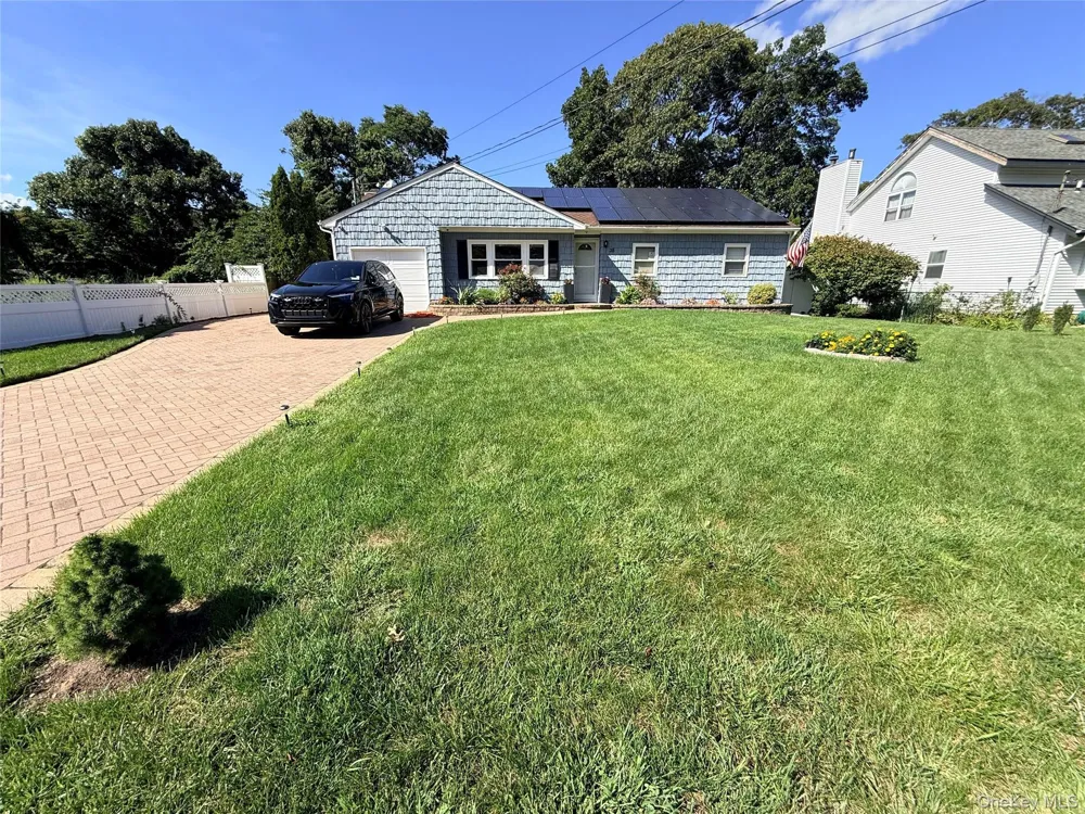 35 Ranch Drive Shirley, NY 11967