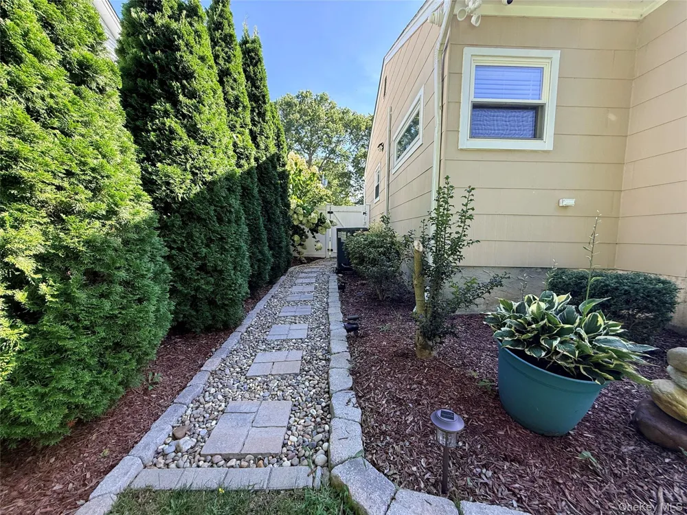 35 Ranch Drive Shirley, NY 11967