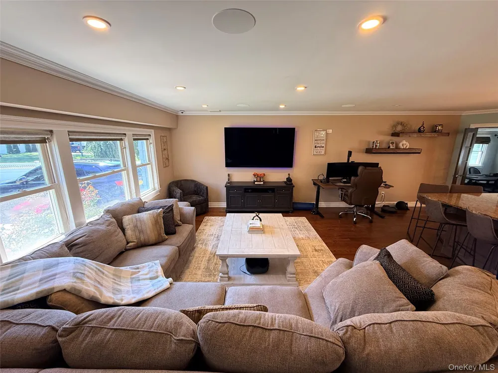 35 Ranch Drive Shirley, NY 11967