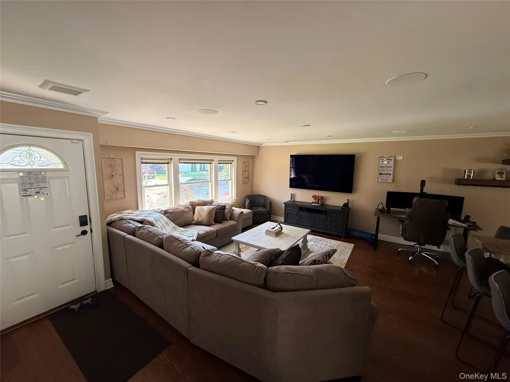 35 Ranch Drive Shirley, NY 11967