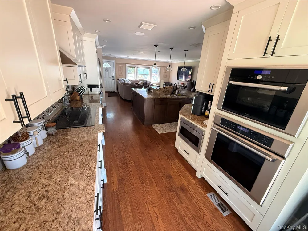 35 Ranch Drive Shirley, NY 11967