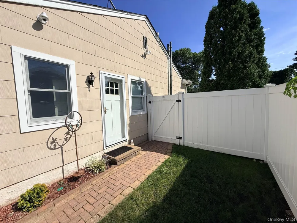 35 Ranch Drive Shirley, NY 11967