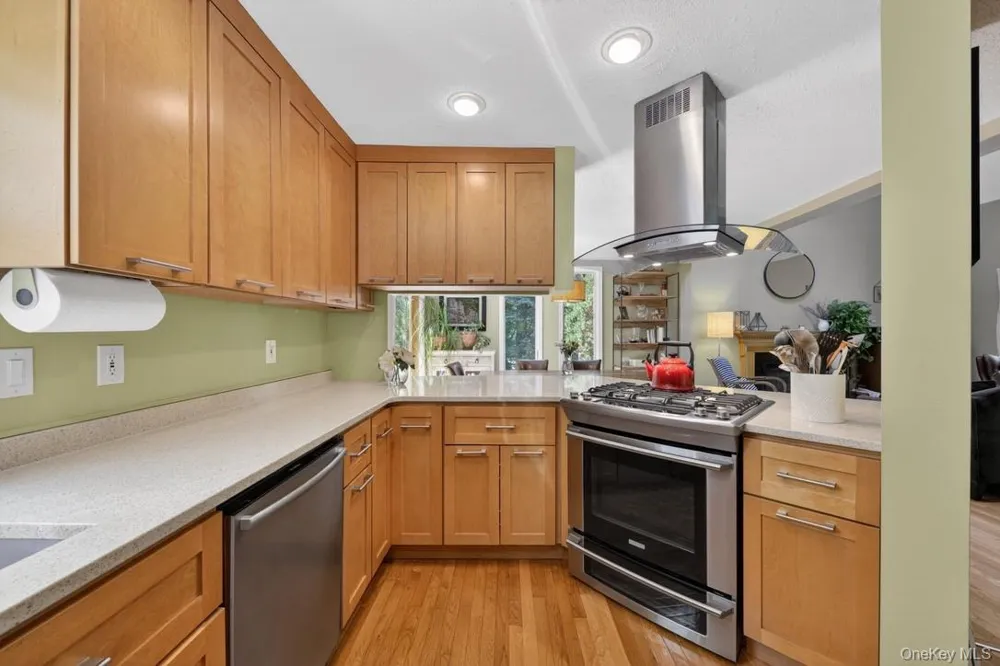 305 Oak Lane Newburgh, NY 12550