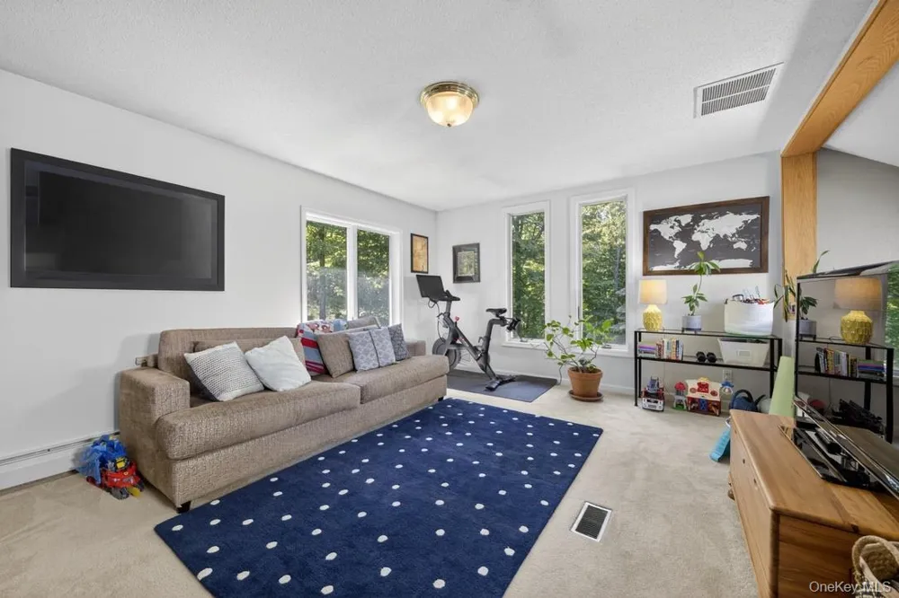 305 Oak Lane Newburgh, NY 12550
