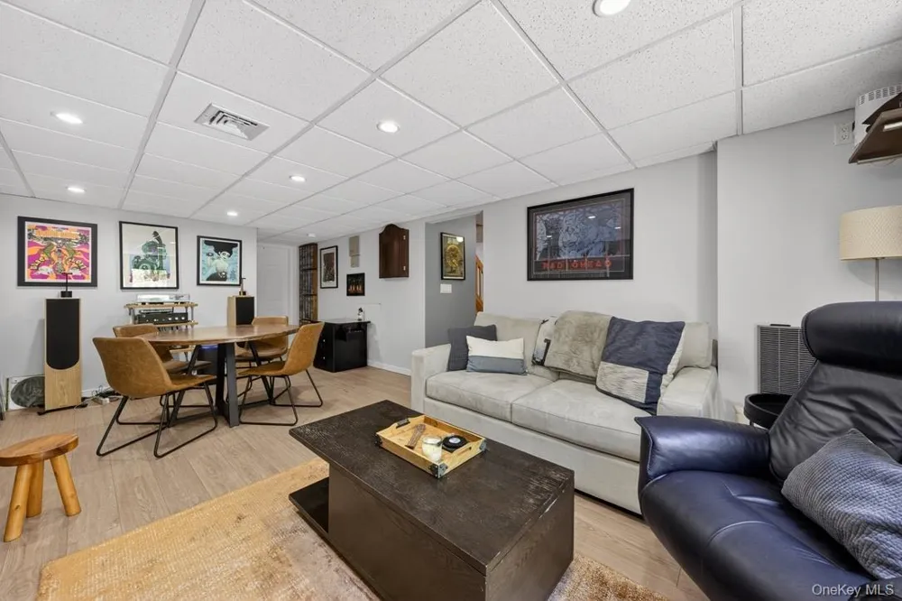 305 Oak Lane Newburgh, NY 12550