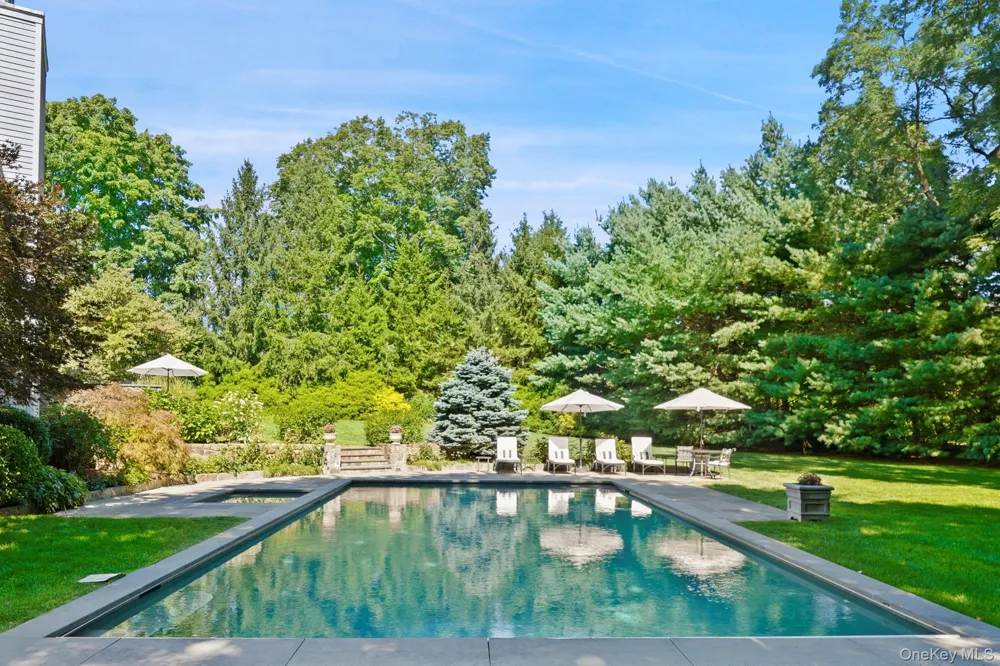 6 Round House Court Bedford, NY 10506