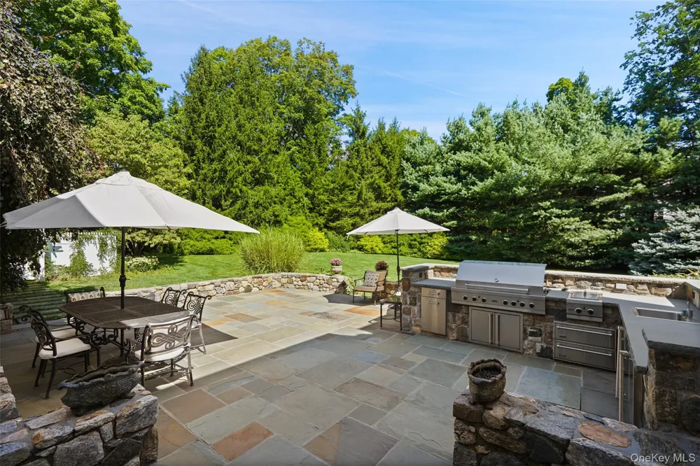 6 Round House Court Bedford, NY 10506