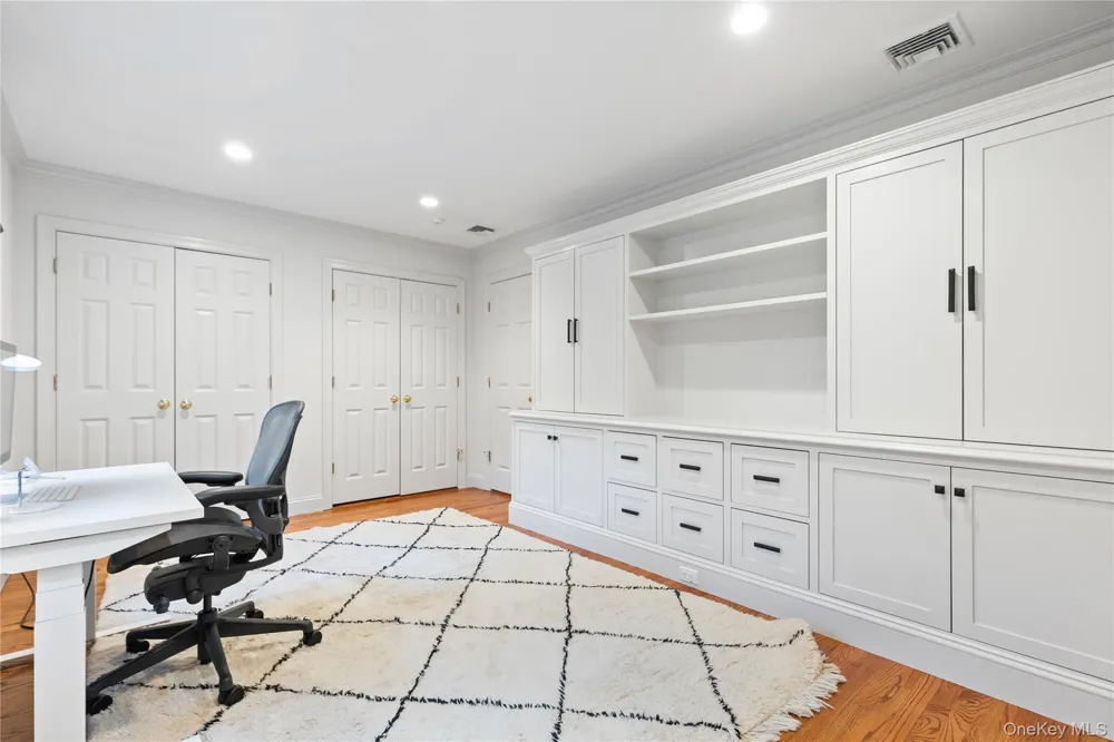 6 Round House Court Bedford, NY 10506