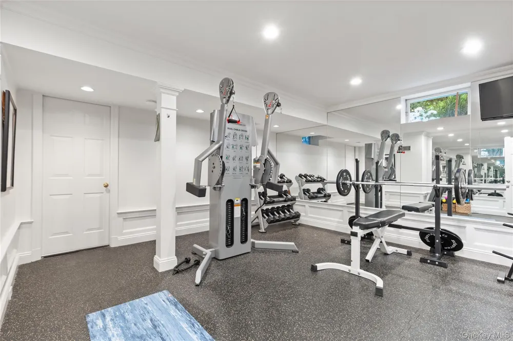 6 Round House Court Bedford, NY 10506