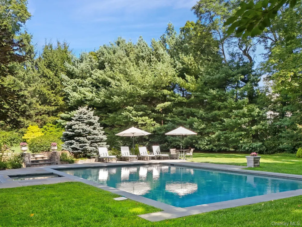 6 Round House Court Bedford, NY 10506