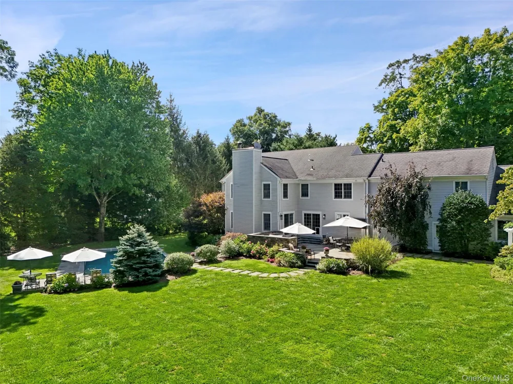 6 Round House Court Bedford, NY 10506