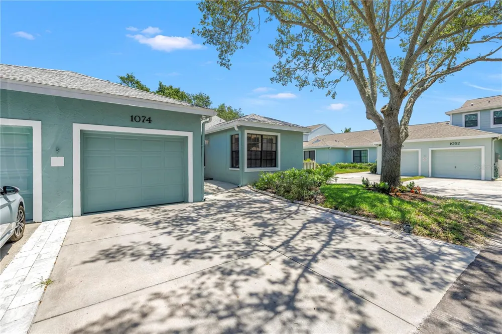 1074 SANABEL COURT NE St Petersburg, FL 33702