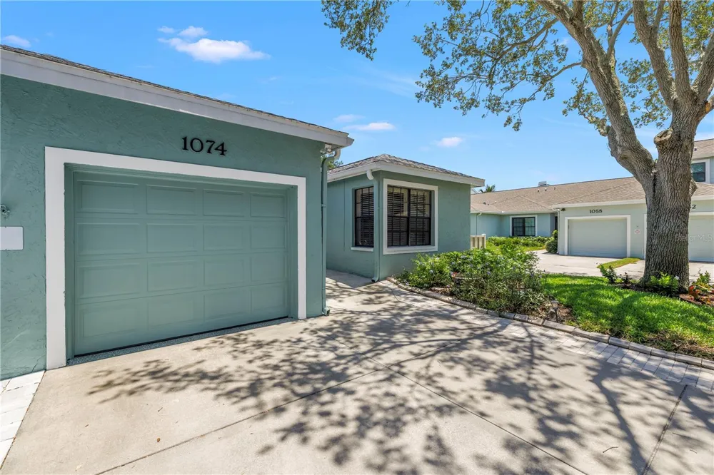 1074 SANABEL COURT NE St Petersburg, FL 33702