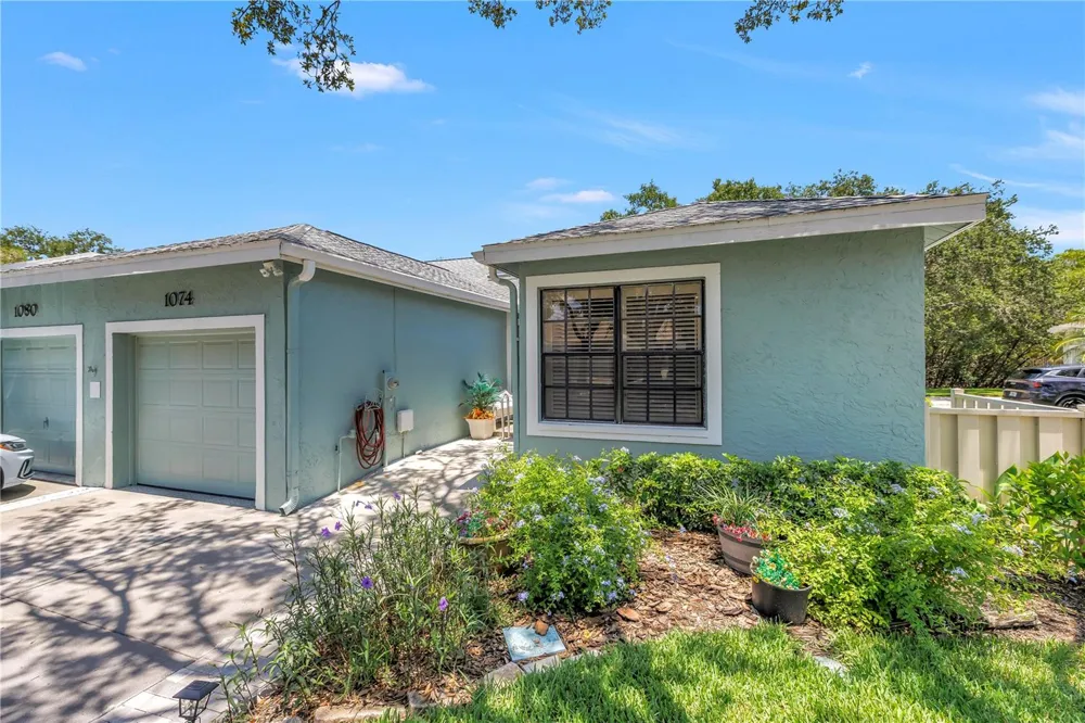 1074 SANABEL COURT NE St Petersburg, FL 33702