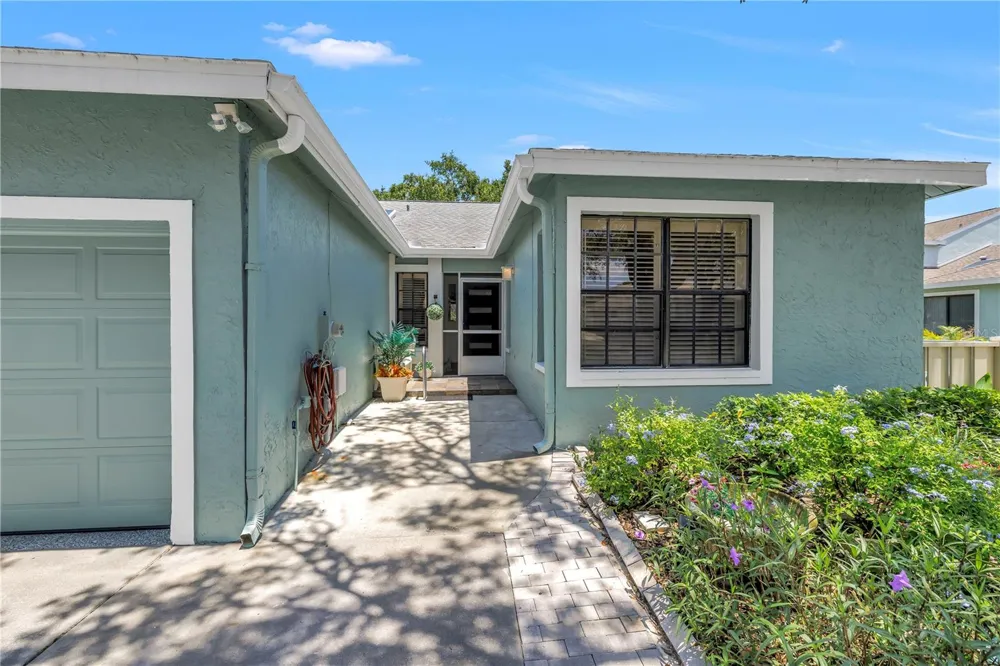 1074 SANABEL COURT NE St Petersburg, FL 33702