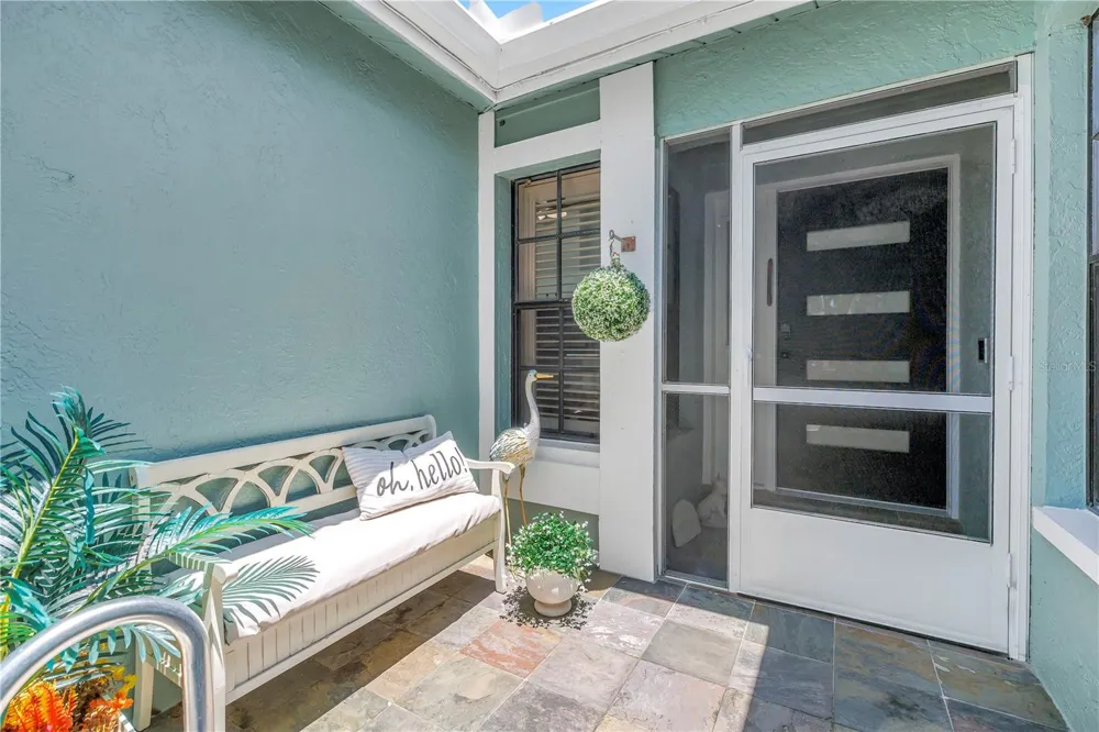 1074 SANABEL COURT NE St Petersburg, FL 33702