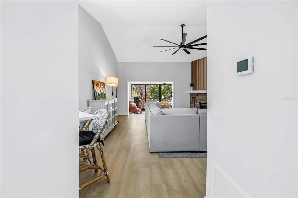 1074 SANABEL COURT NE St Petersburg, FL 33702