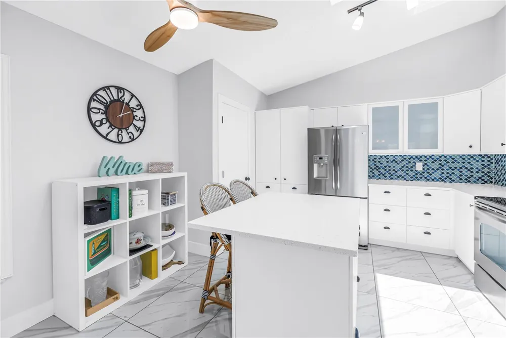 1074 SANABEL COURT NE St Petersburg, FL 33702