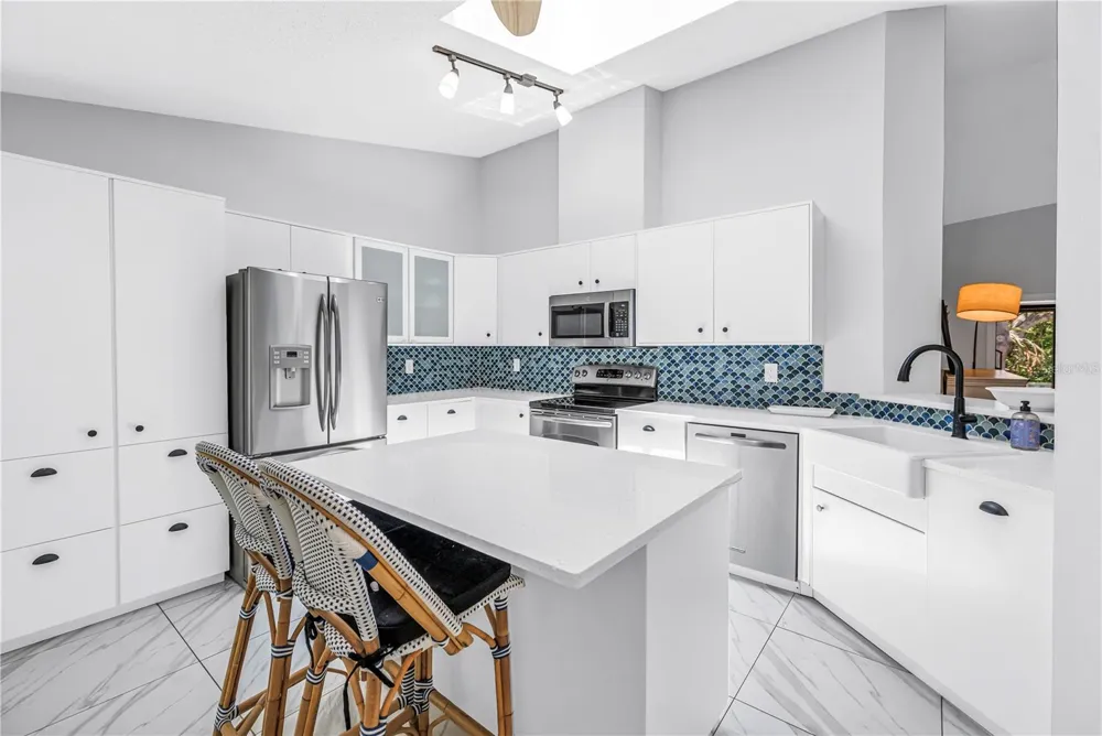 1074 SANABEL COURT NE St Petersburg, FL 33702