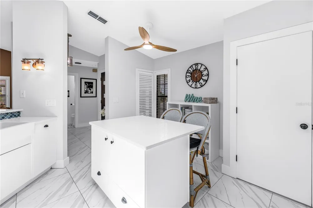 1074 SANABEL COURT NE St Petersburg, FL 33702