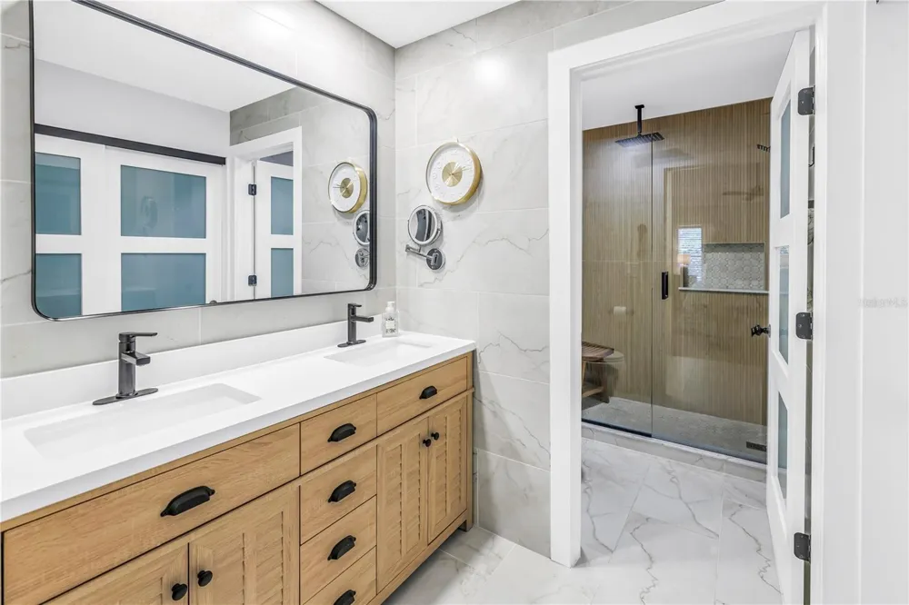 1074 SANABEL COURT NE St Petersburg, FL 33702
