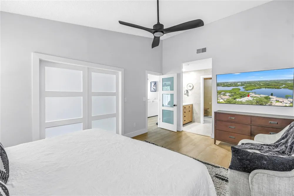 1074 SANABEL COURT NE St Petersburg, FL 33702