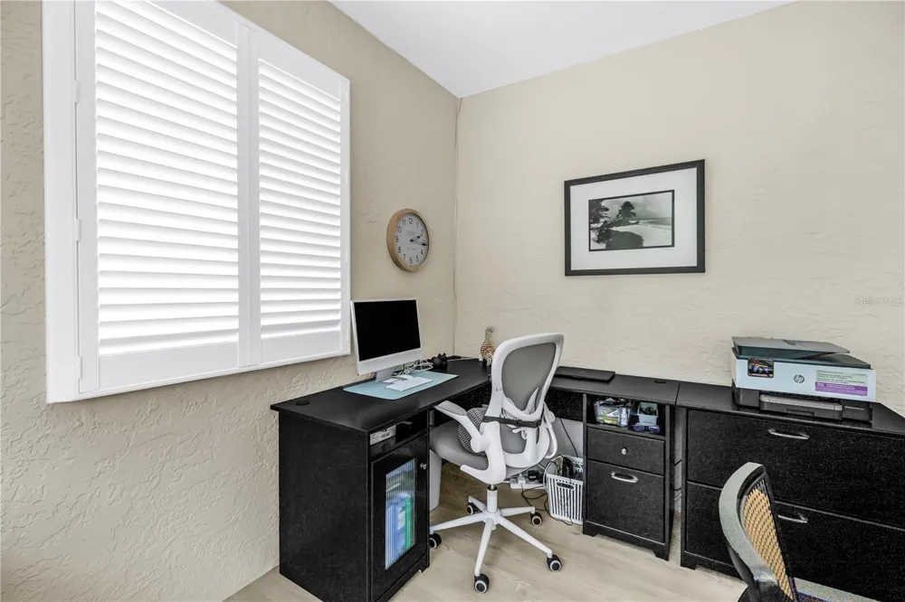 1074 SANABEL COURT NE St Petersburg, FL 33702