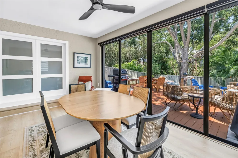 1074 SANABEL COURT NE St Petersburg, FL 33702