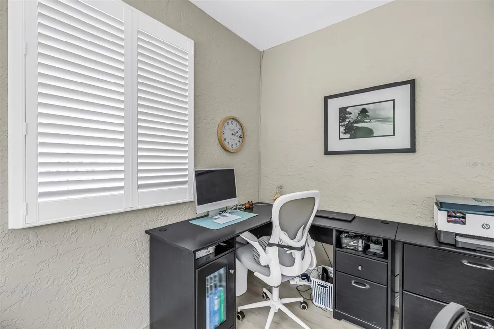 1074 SANABEL COURT NE St Petersburg, FL 33702