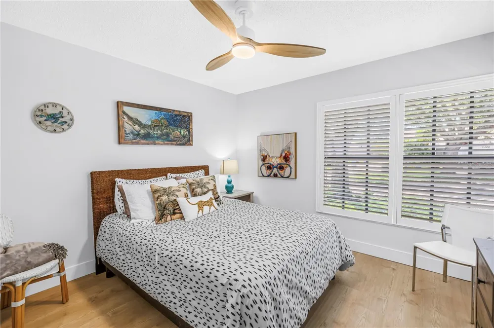 1074 SANABEL COURT NE St Petersburg, FL 33702