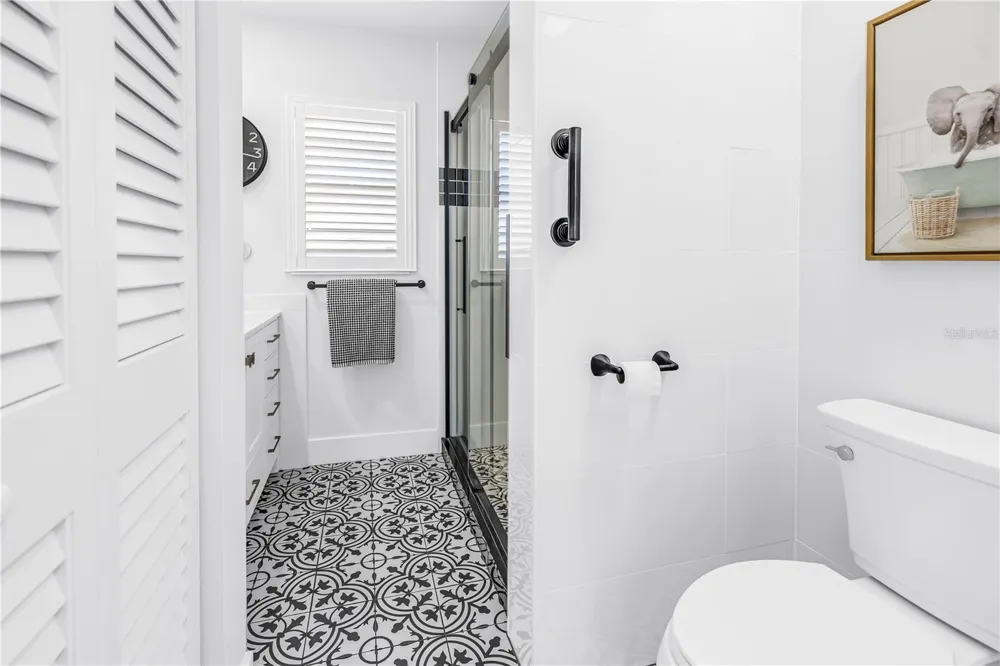 1074 SANABEL COURT NE St Petersburg, FL 33702