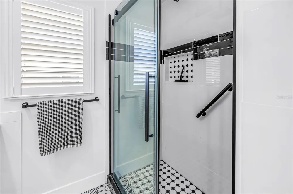 1074 SANABEL COURT NE St Petersburg, FL 33702