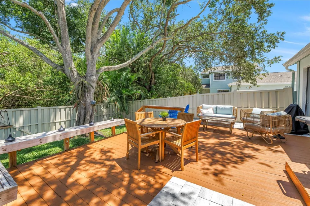 1074 SANABEL COURT NE St Petersburg, FL 33702