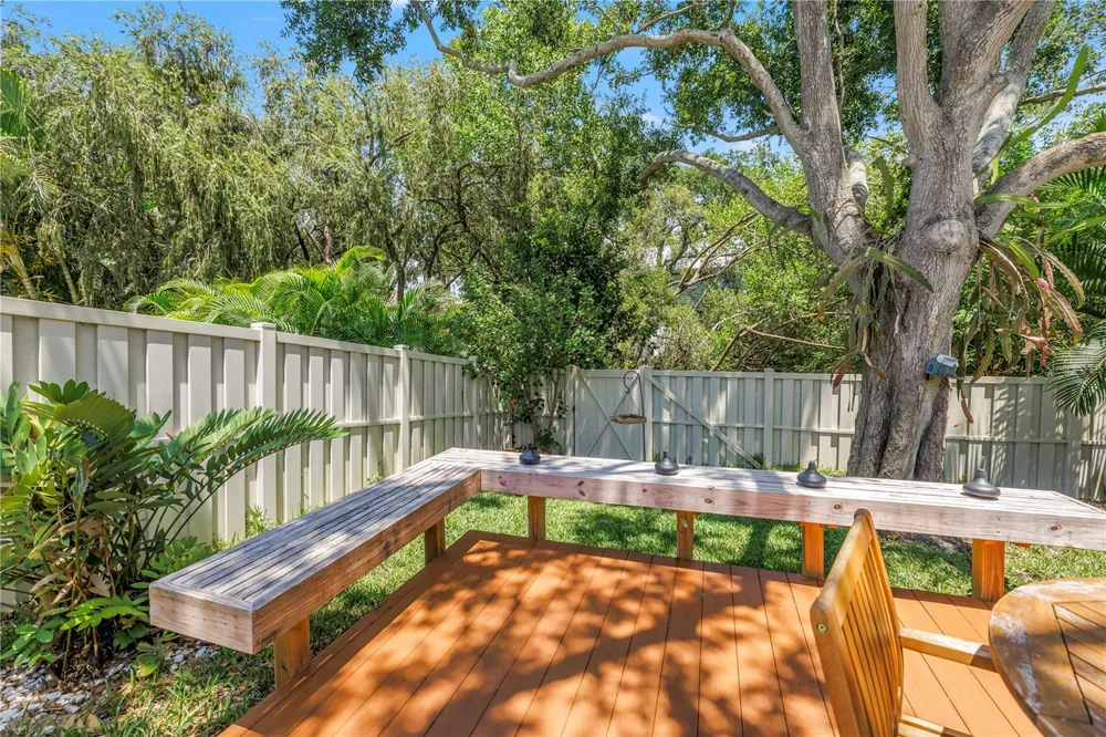 1074 SANABEL COURT NE St Petersburg, FL 33702