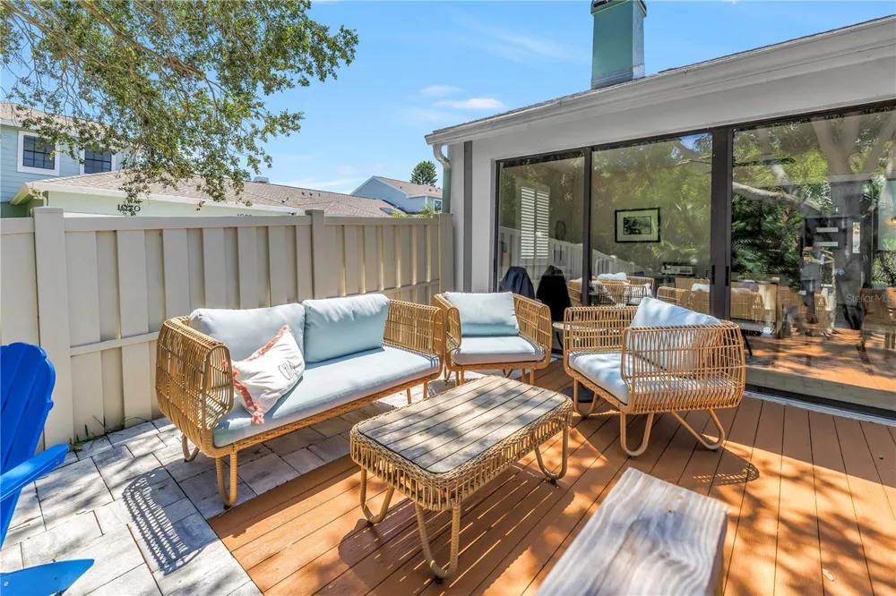 1074 SANABEL COURT NE St Petersburg, FL 33702