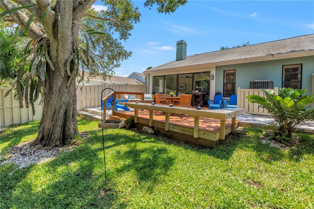 1074 SANABEL COURT NE St Petersburg, FL 33702
